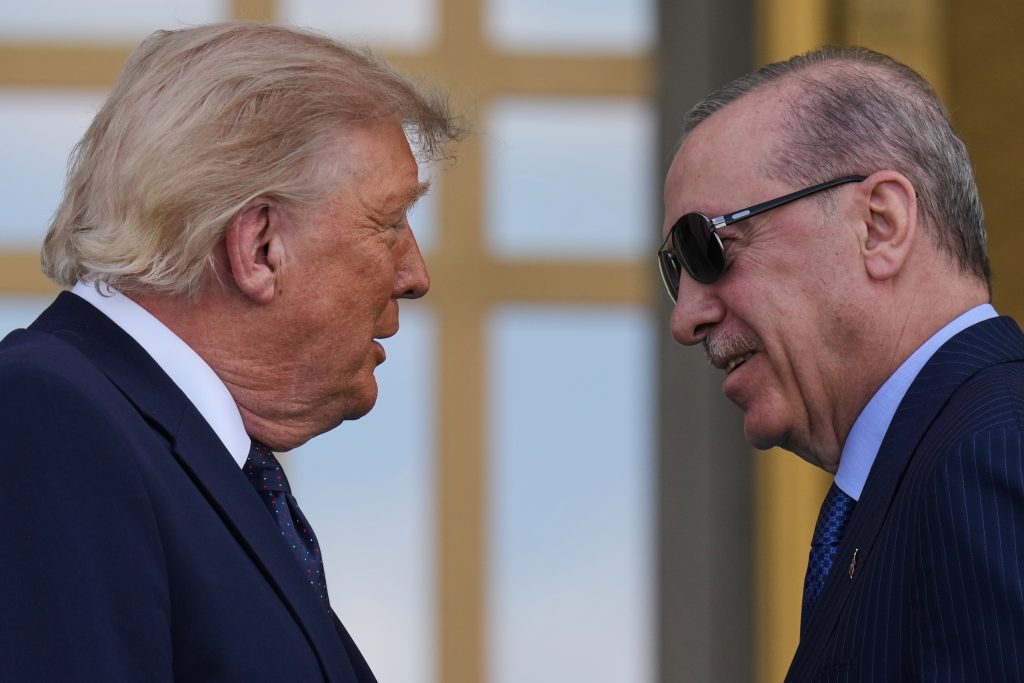 Σύνοδος ΝΑΤΟ: Τραμπ και Ερντογάν ανοίγουν τα μεγάλα μέτωπα της Συμμαχίας – Στο τραπέζι F-35, Ουκρανία και ευρωπαϊκή άμυνα