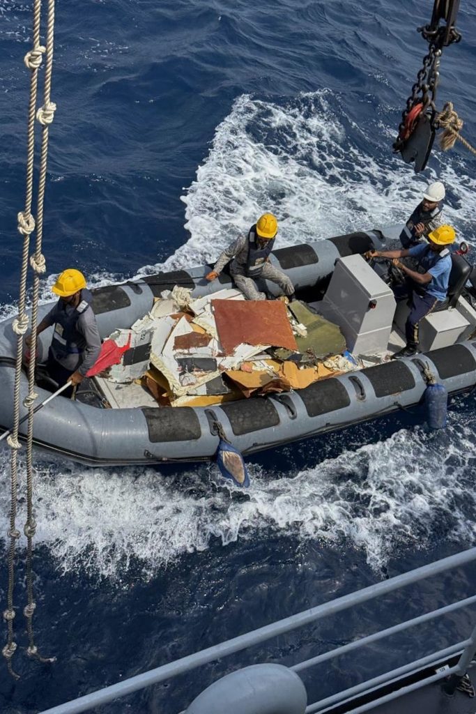 Πακιστάν: Βρέθηκαν τα συντρίμμια του εμπορικού αεροσκάφους που συνετρίβη – Συνεχίζονται οι έρευνες για το πενταμελές πλήρωμα