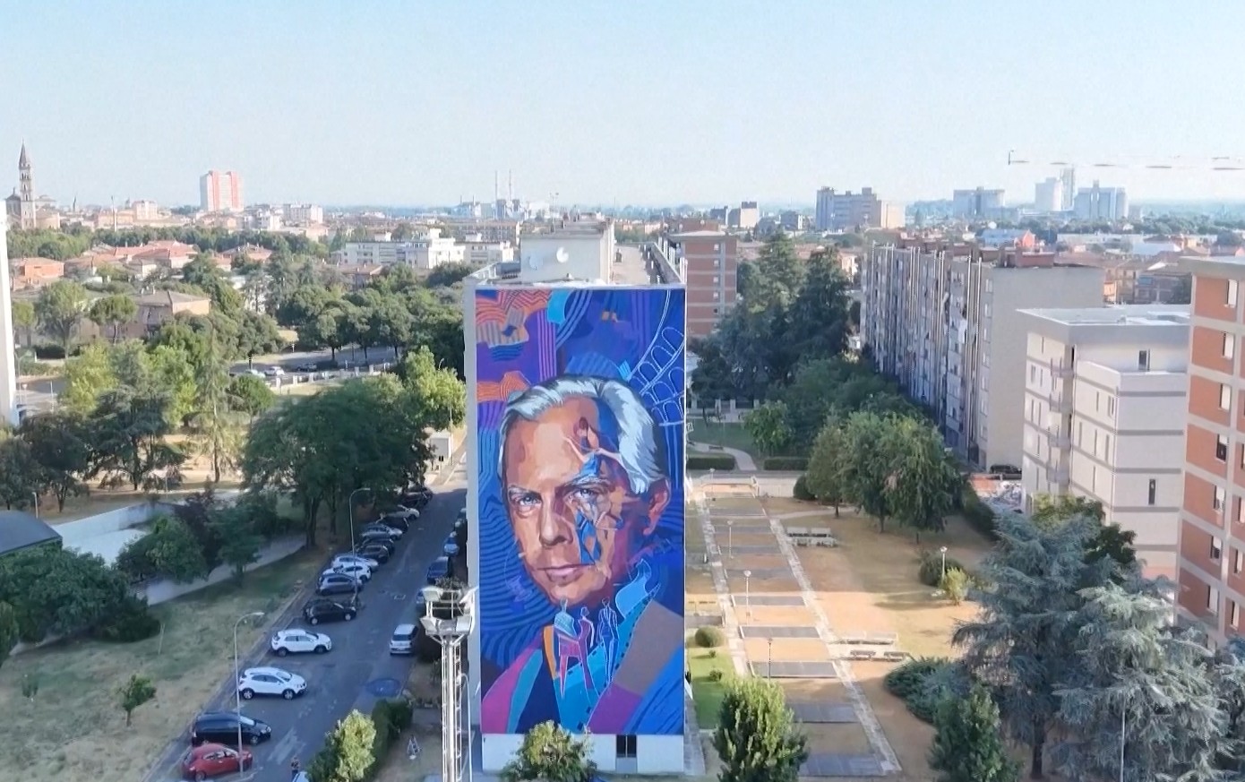 Τζόρτζιο Αρμάνι: Η γενέτειρά του απέκτησε μια εντυπωσιακή τοιχογραφία στη μνήμη του