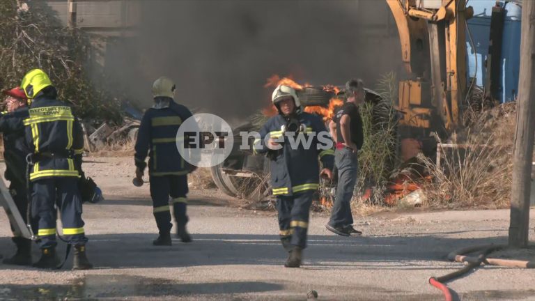 Φωτιά στον Ασπρόπυργο: Εργοστάσιο κάηκε ολοσχερώς, δύο τραυματίες, ο ένας σοβαρά – Μήνυμα 112 για εκκένωση και ισχυρές δυνάμεις στο σημείο