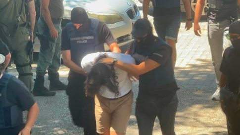 Θεσσαλονίκη: Σφίγγει ο κλοιός για τη σύλληψη τριών ατόμων για τις άλλες δύο εμπρηστικές επιθέσεις