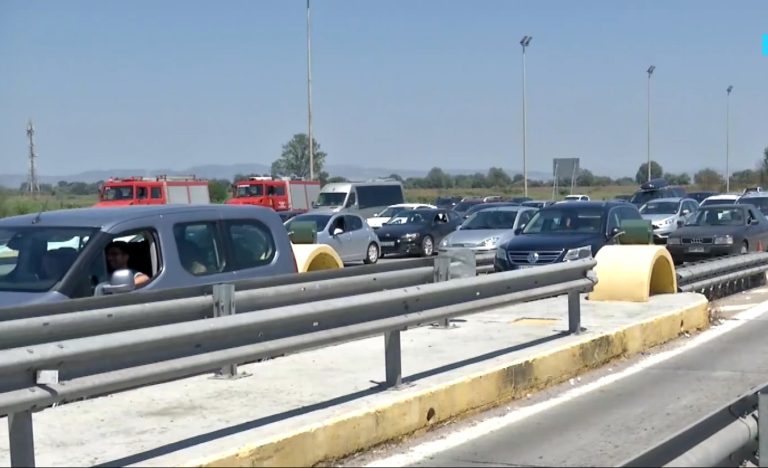Θεσσαλονίκη: Αυξημένη κίνηση στα διόδια Μαλγάρων – Επιστρέφουν οι αδειούχοι, φεύγουν οι τελευταίοι εκδρομείς