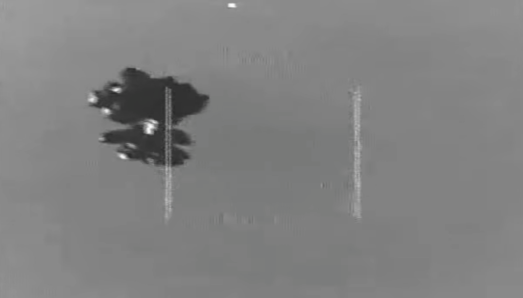 Το «αιωρούμενο μυαλό» των UFO γίνεται viral: Η τεχνητή νοημοσύνη αναζωπυρώνει τη συζήτηση για νέο βίντεο UAP του Πενταγώνου