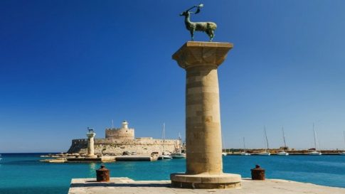 Ρόδος: Ανθρωποκυνηγητό για τη σύλληψη 25χρονου που πέταξε 214 γραμμάρια κοκαΐνης