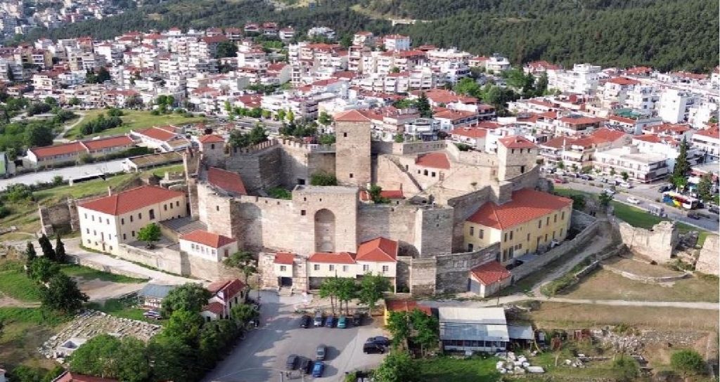 ΥΠΠΟ: Η ανάδειξη του μοναδικού βυζαντινού οχυρωματικού συνόλου της Θεσσαλονίκης ολοκληρώνεται με τον φωτισμό του
