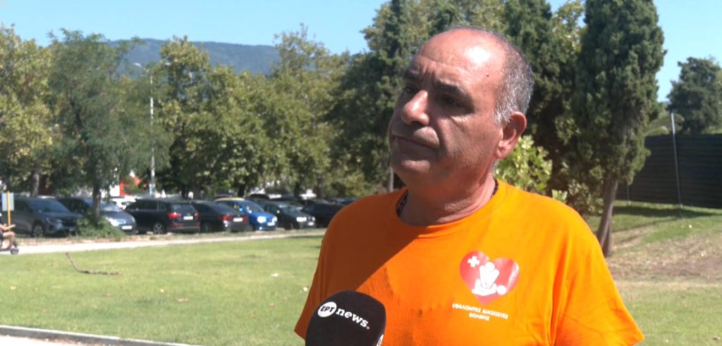 Θεσσαλονίκη: Πατέρας δώρησε απινιδωτή στους εθελοντές διασώστες που είχαν σώσει την ζωή του γιου του