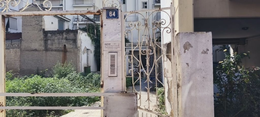 Τραγωδία στον Βόλο: Άνδρας βρέθηκε νεκρός μετά από φωτιά σε μονοκατοικία