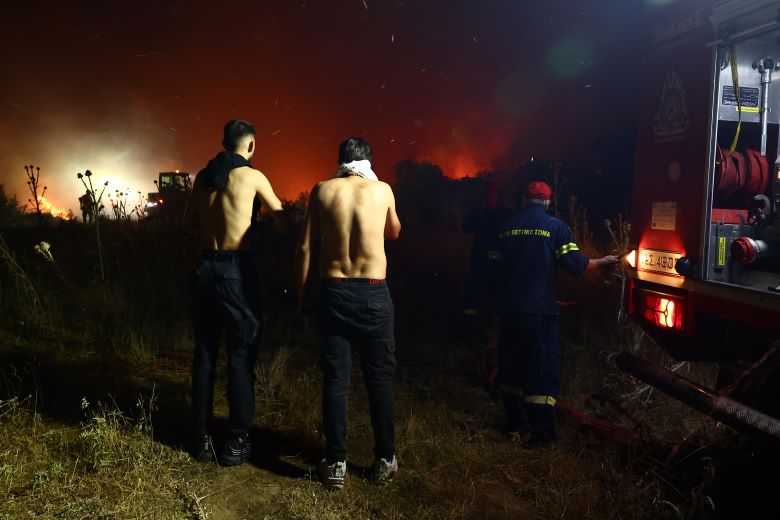 Θεσσαλονίκη: Νέο μήνυμα του 112 για τη φωτιά στο Ωραιόκαστρο – «Παραμείνετε σε εσωτερικούς χώρους, κλείστε πόρτες, παράθυρα»