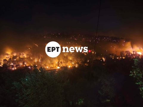 Ολονύχτια μάχη με φλόγες και ισχυρούς ανέμους στο Ρέθυμνο – Νεκροί δύο πυροσβέστες, νέα «112» για εκκενώσεις οικισμών, απεγκλωβισμός 31ατόμων δια θαλάσσης