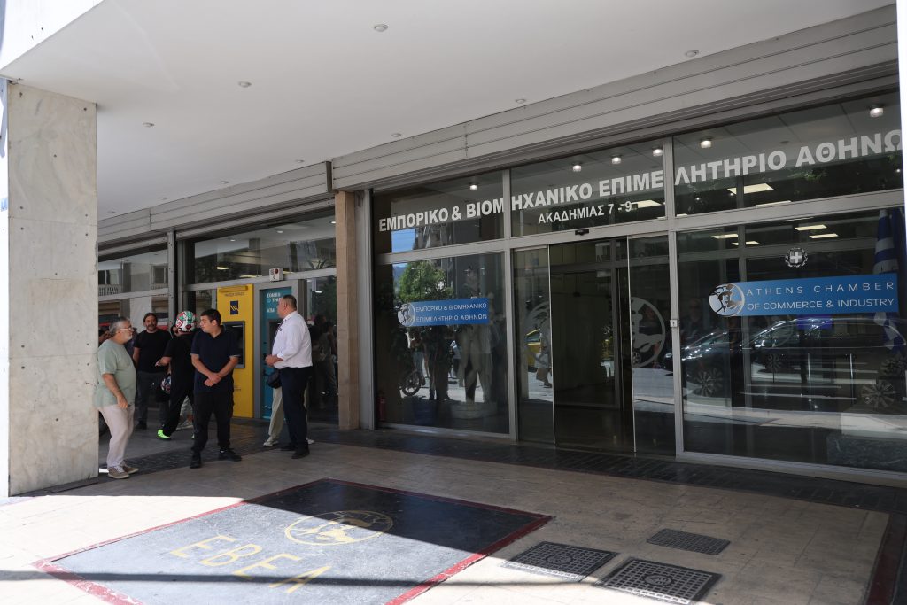 Ακαδημίας: Tηλεφώνημα για βόμβα στο Γαλλικό Προξενείο και στο κτήριο του ΕΒΕΑ
