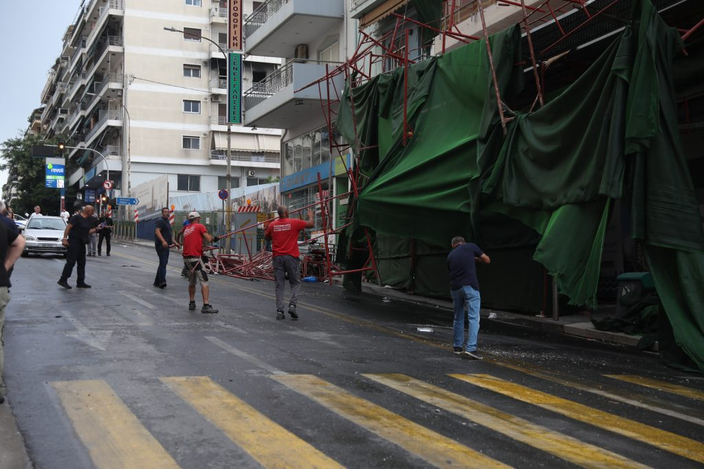 Σοβαρά προβλήματα από την κακοκαιρία στην Αττική – Εκτεταμένες ζημιές και στην επαρχία