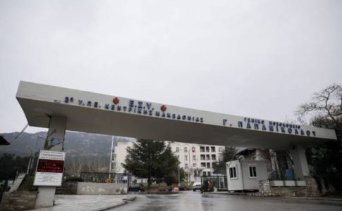 Θεσσαλονίκη: Μήνυμα κατά της τρομοκρατίας «Δεν σας φοβόμαστε» στη συγκέντρωση διαμαρτυρίας στελεχών και μελών της ΝΔ έξω από Ιπποκράτειο