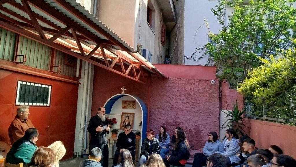 Βόλος: Βοήθεια σε δεκάδες πολίτες από το ίδρυμα «Εσταυρωμένος»