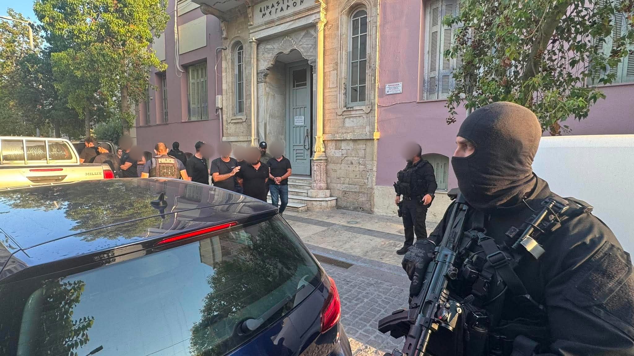 Ηράκλειο – Οργανωμένο έγκλημα: Πήραν προθεσμία οι 8 συλληφθέντες – Οι κατηγορίες που αντιμετωπίζουν