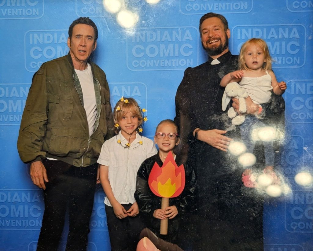 Indiana Comic Convention: Τα κλικ που έκαναν “πλουσιότερο” τον Κέιτζ, και πιο ευτυχισμένους τους φαν