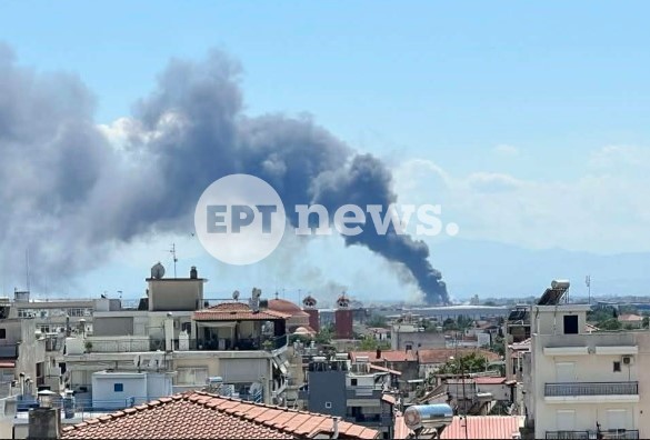 Θεσσαλονίκη: Συναγερμός στην Πυροσβεστική – Σε εξέλιξη η φωτιά στο Καλοχώρι κοντά σε εργοστάσια – Ήχησε το 112