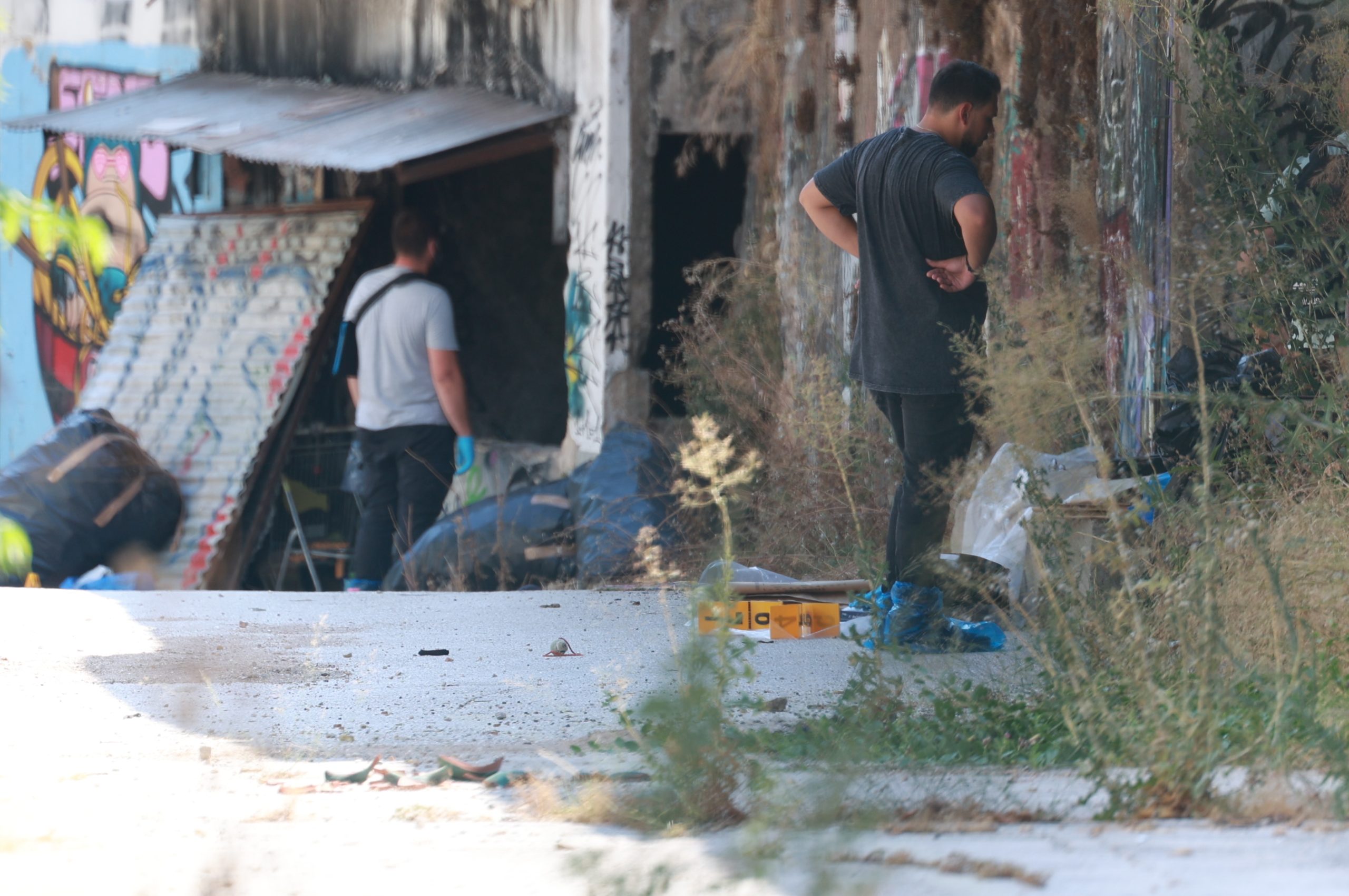 Κυψέλη: Σε γυναίκα παραπέμπει η σορός που βρέθηκε σε βαλίτσα σε εγκαταλελειμμένο κτήριο της οδού Ευελπίδων