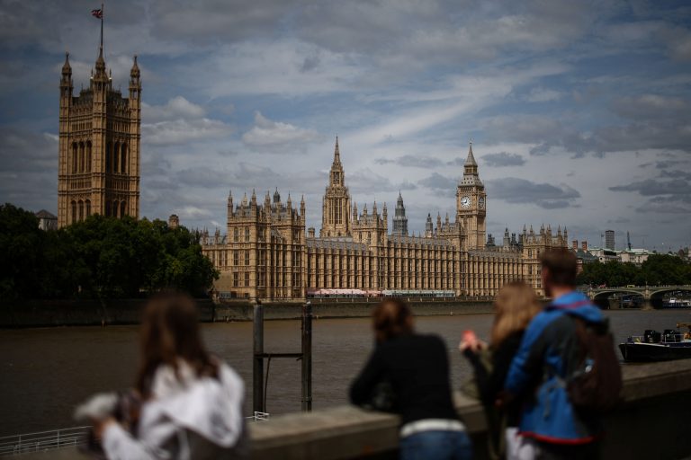 Ο Άντι Μπέρναμ θα δεσμευτεί να δώσει στη Βρετανία «περισσότερο χώρο να  αναπνεύσει» και να αναζωπυρώσει την ελπίδα - ertnews.gr