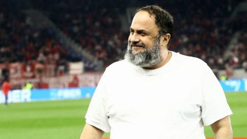 Μουντιάλ 2026: Ο Γιαμάλ τράβηξε τα βλέμματα όλων στη συνέντευξη Τύπου ενόψει Γαλλίας με ένα διαμαντένιο κολιέ 30.000 ευρώ (video)
