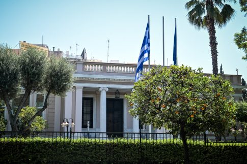Θεσσαλονίκη: Φωτιά στο Καλοχώρι, καίγεται επιχείρηση – Μεγάλη δύναμη της Πυροσβεστικής με δύο ελικόπτερα – Ήχησε το 112