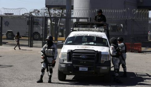 Εφιαλτική νύχτα στη Θεσσαλονίκη: Καμένα σπίτια και επιχειρήσεις από τη μεγάλη φωτιά στο Ωραιόκαστρο – Στη μάχη και ο στρατός