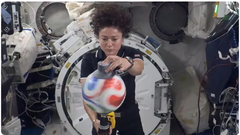 Μουντιάλ 2026: Η NASA θα στείλει… μια μπάλα στη Σελήνη αν οι ΗΠΑ κατακτήσουν το τρόπαιο (video) 