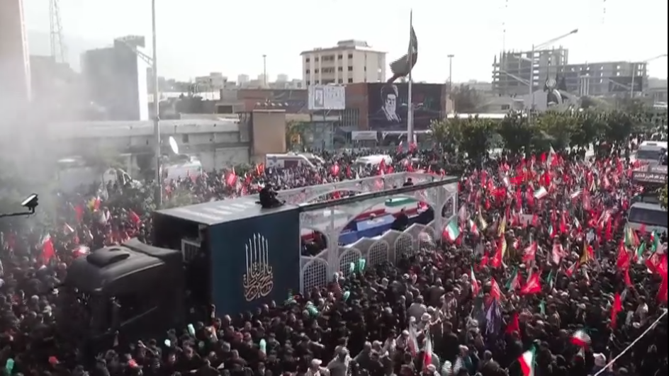 Κηδεία Αλί Χαμενεΐ: Κινούμενη νεκροφόρα ανάμεσα σε πλήθος εκατομμυρίων –  Απουσία Μοτζτάμπα, απειλές από Κατς