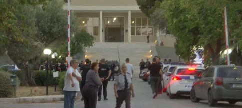 Πότε αρχίζει ο εμβολιασμός των εφήβων – Προβληματισμός για τη μετάλλαξη Δέλτα