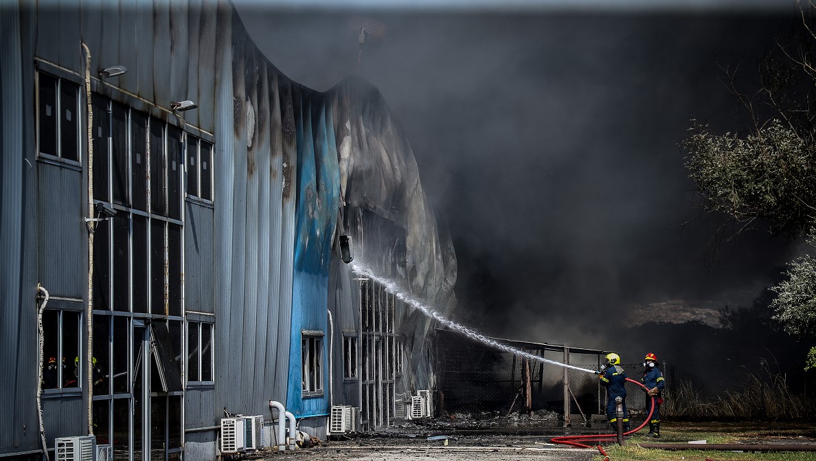 Θεσσαλονίκη: Συνελήφθη 70χρονος για πρόκληση πυρκαγιάς από αμέλεια στο Καλοχώρι – Ολοκληρώθηκε η κατάσβεση στο εργοστάσιο