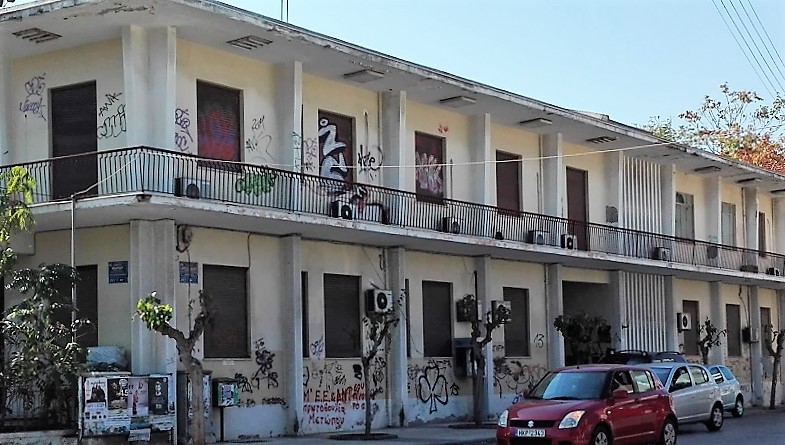 Ξεκίνησαν οι εργασίες κατεδάφισης του παλιού ΙΚΑ στα Χανιά