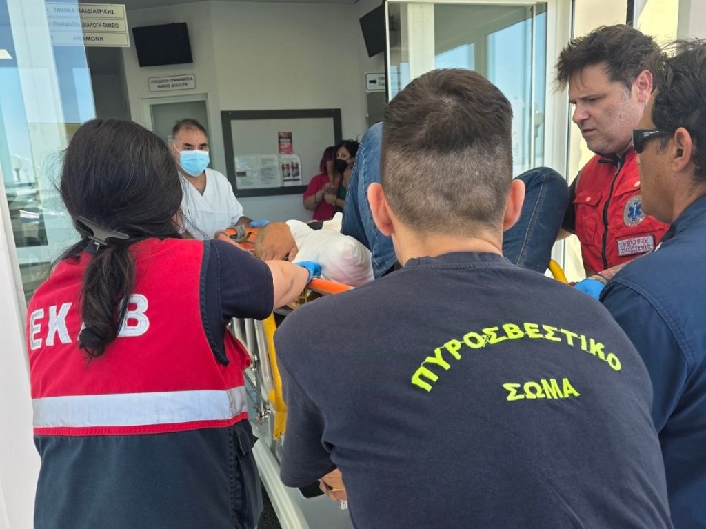 Χίος: Έπεσε από δέντρο και καρφώθηκε σε μπετόβεργα – Πώς η επέμβαση των Πυροσβεστών έσωσε τον 60χρονο αγρότη