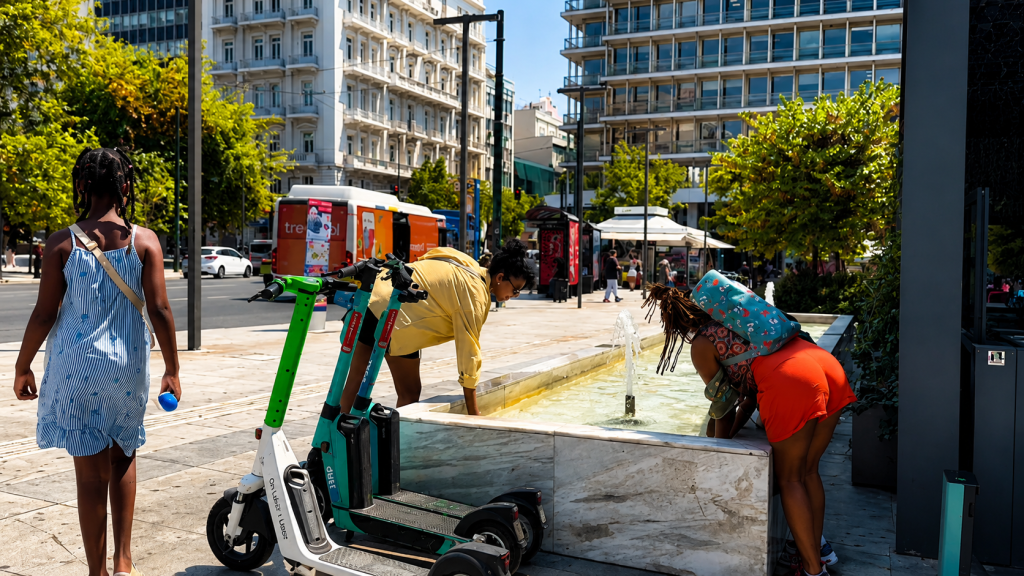 Πώς προσαρμόζονται οι Έλληνες στις ακραίες θερμοκρασίες – Το Reuters καταγράφει την καθημερινότητα του καύσωνα