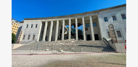 Άργος Ορεστικό: «Άγιο» είχε 19χρονος οδηγός – Έπεσε σε δέντρο και σώθηκε από γκρεμό