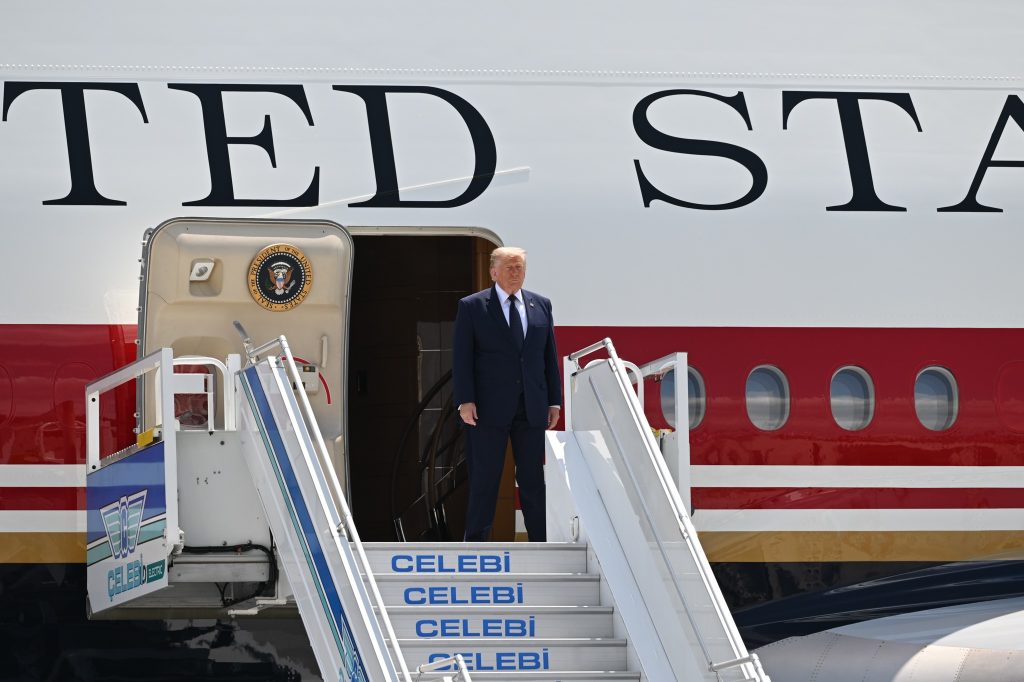 CNN: Ο Τραμπ γυρνάει τις πλάτες του στους Ρεπουμπλικάνους ενόψει των ενδιάμεσων εκλογών