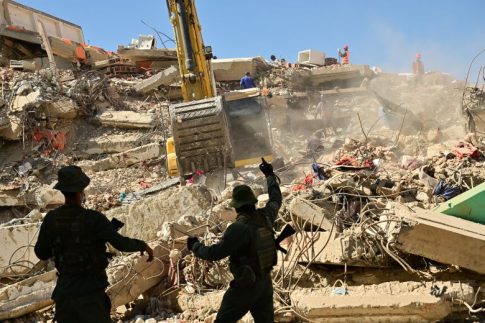 Ολοκληρώθηκε η τελετή για τον Αλί Χαμενεΐ στην Κομ – Στο Ιράκ έφτασε η σορός