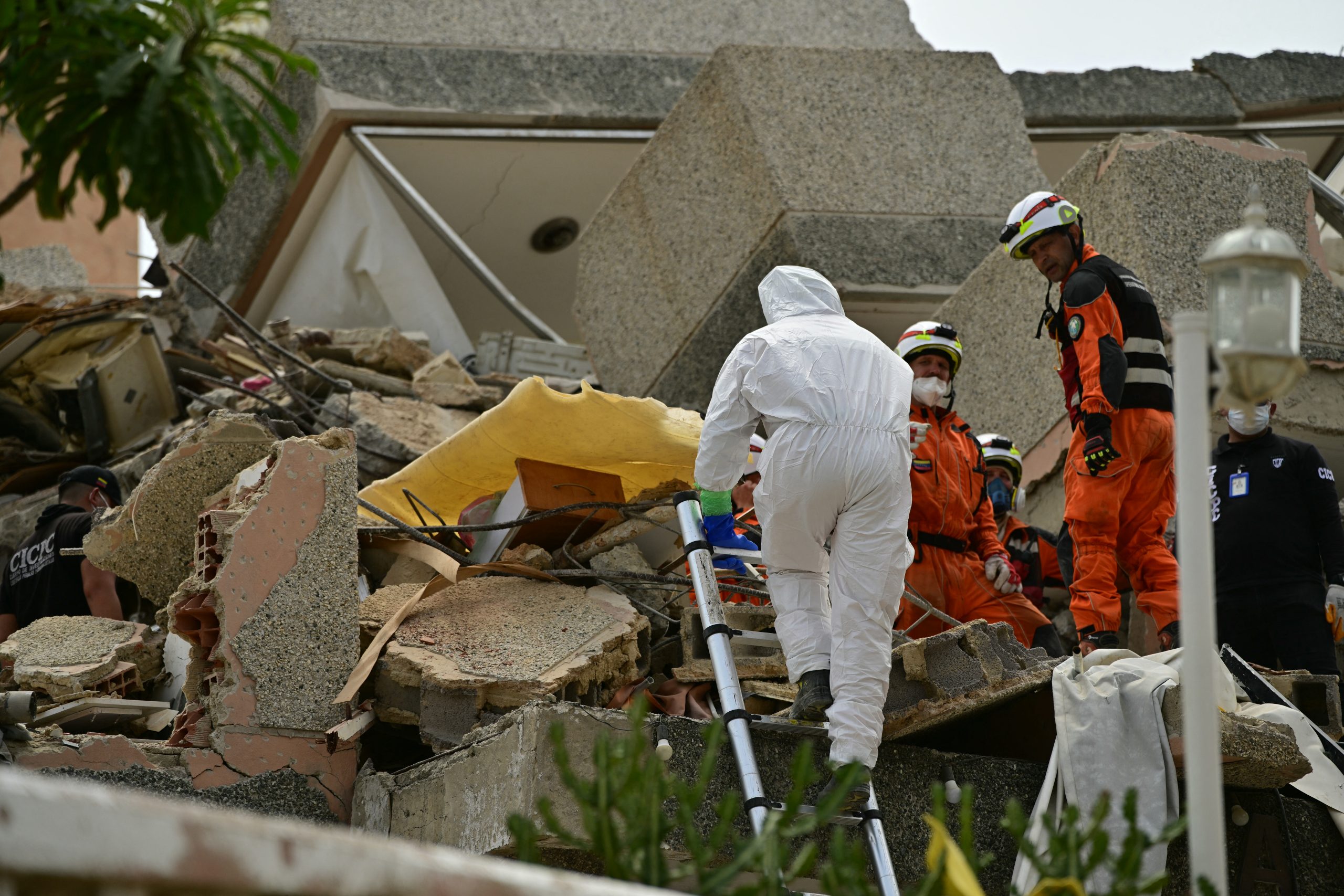 VENEZUELA-EARTHQUAKE-AFTERMATH Το ΕΡΤnews στη Βενεζουέλα: Αποκλειστικές δηλώσεις του 43χρονου που ανασύρθηκε μετά από οκτώ ημέρες