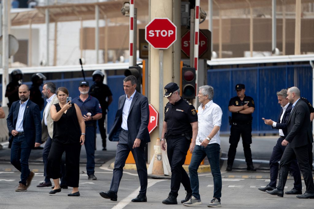 Ισπανοί πολιτικοί από όλο το πολιτικό φάσμα εξαπολύουν βέλη κατά του Μαρόκου για την κρίση στη Θέουτα