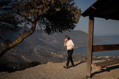 Σε πλήρη εξέλιξη η κατάσβεση της πυρκαγιάς σε εγκαταλελειμμένο κτήριο στην Κοζάνη