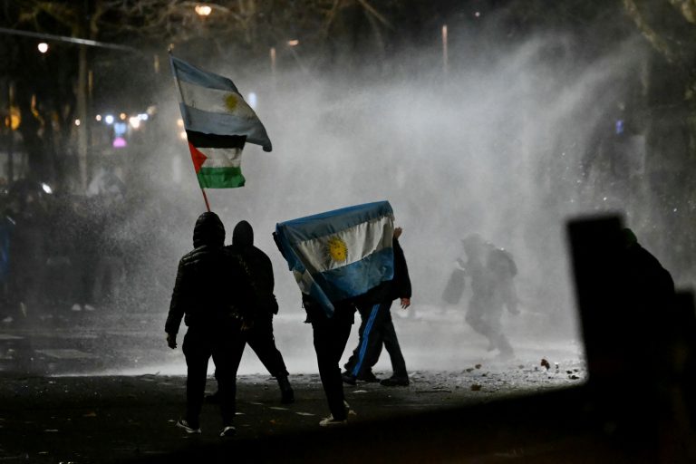 Αργεντινή: Επεισόδια μεταξύ διαδηλωτών και αστυνομίας μετά το τέλος μαζικής κινητοποίησης