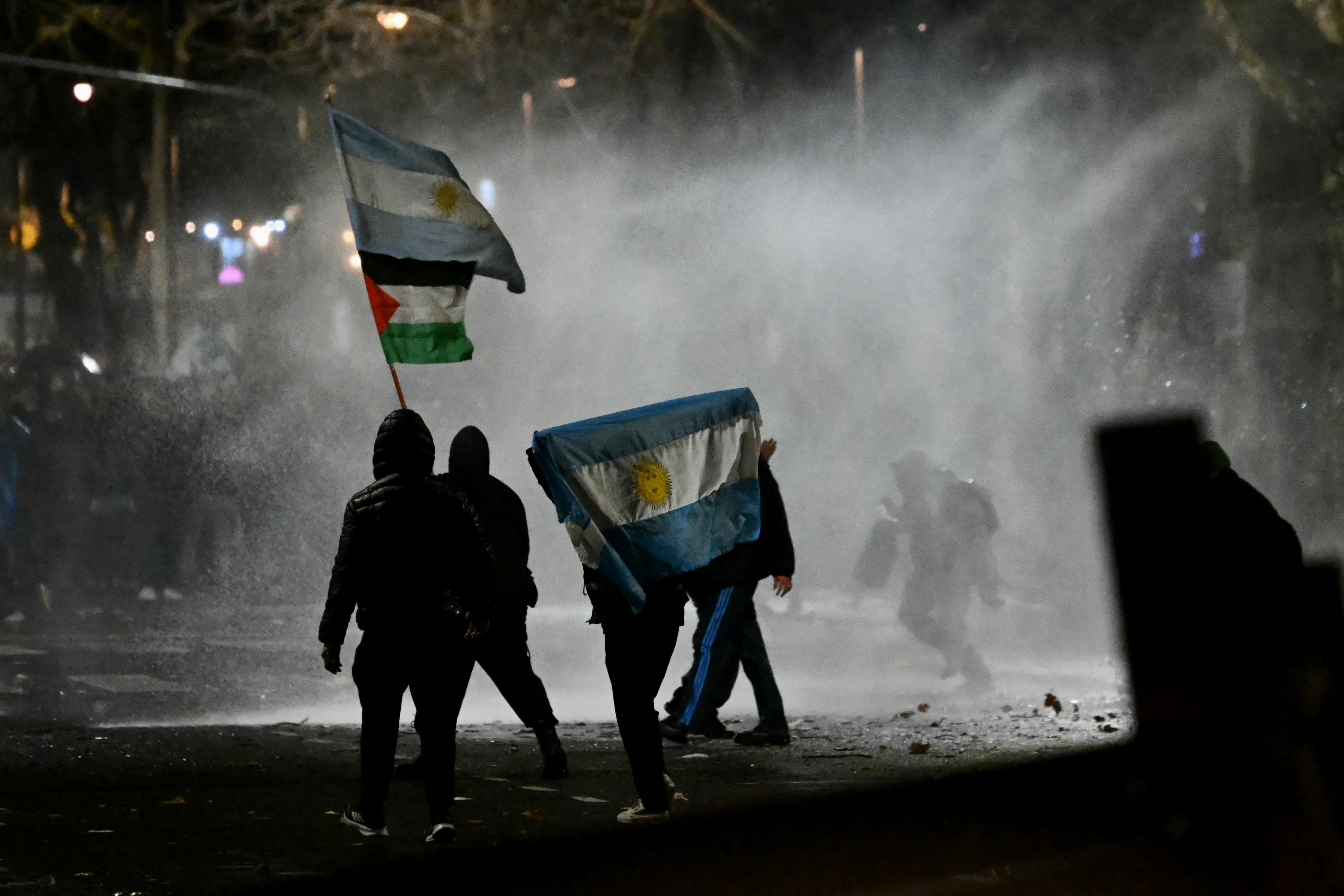 Αργεντινή: Επεισόδια μεταξύ διαδηλωτών και αστυνομίας μετά το τέλος μαζικής κινητοποίησης