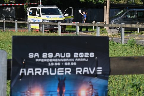 Υπό μερικό έλεγχο η δασική πυρκαγιά στο Νέο Μάζι Μεγάρων – Στάλθηκαν μηνύματα του 112 στους κατοίκους για απομάκρυνση