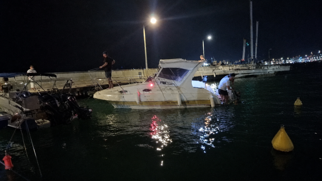 Ακυβέρνητο σκάφος στον Παγασητικό – Ασφαλείς πατέρας και γιος