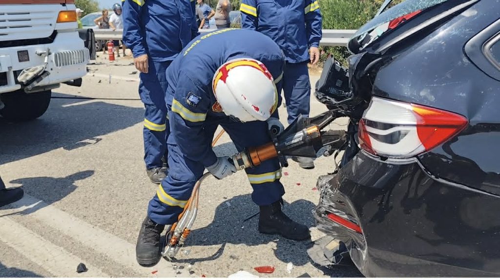 Σφοδρή σύγκρουση φορτηγού με τρία ΙΧ στη σήραγγα Ακτίου – Πρέβεζας