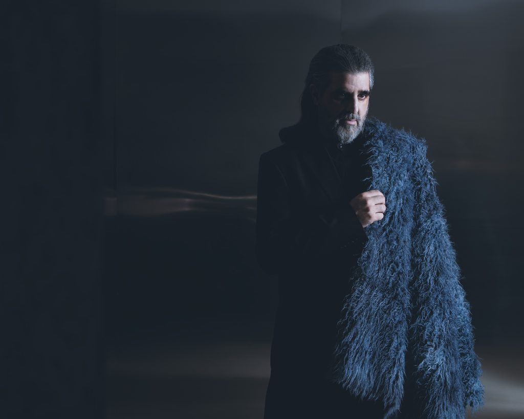 Πρώτες φωτογραφίες από τον ΜΑΚΜΠΕΘ της Κ. Ευαγγελάτου με Γάλλο και Καραμπέτη – Άρχισε η προπώληση
