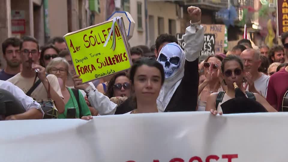 Μαγιόρκα: Στους δρόμους οι κάτοικοι κατά του υπερτουρισμού – Διαμαρτυρίες ανά την Ευρώπη