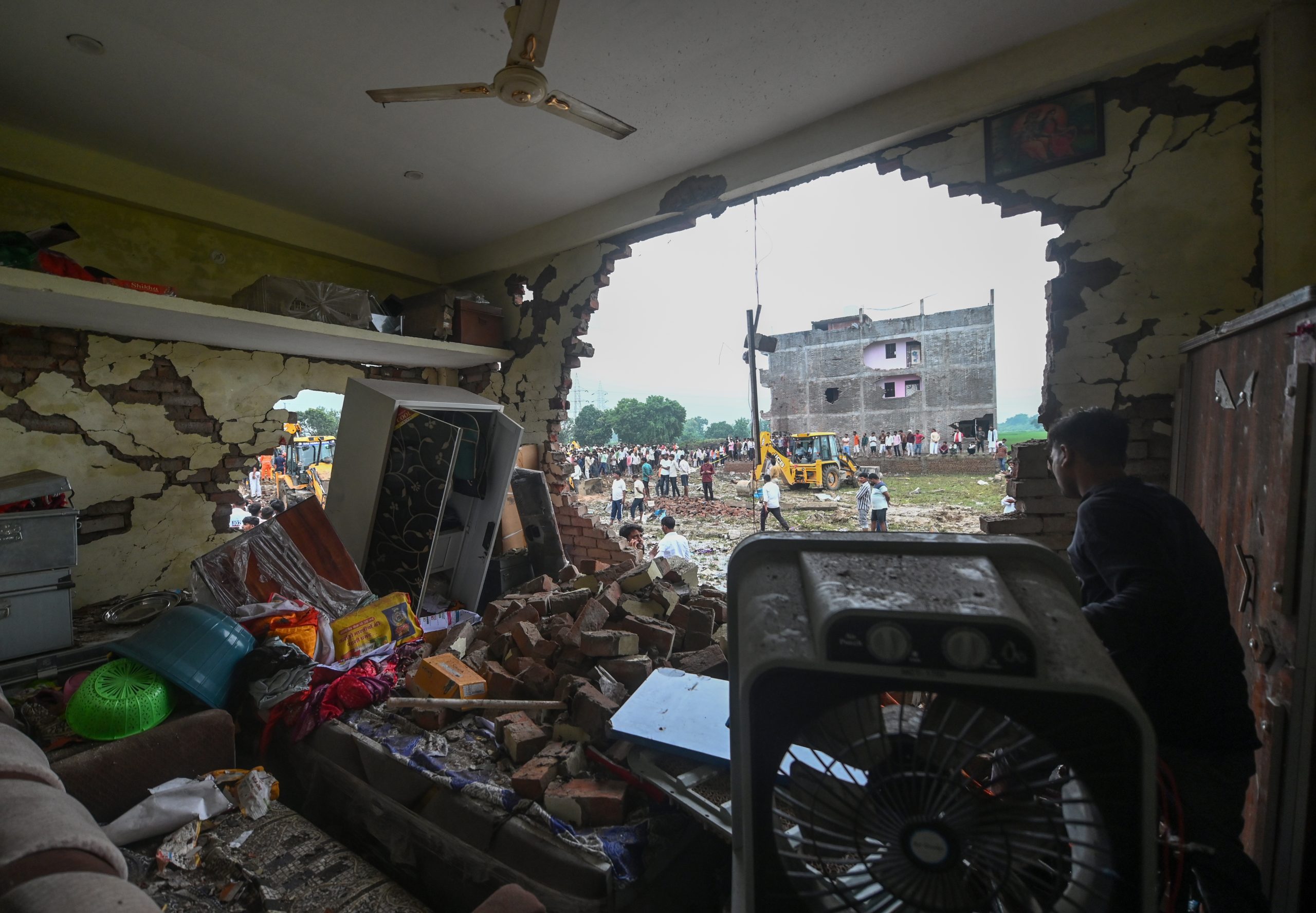 Several killed and injured in an explosion in a firecracker factory in Uttar Pradesh Πολύνεκρη έκρηξη σε εργοστάσιο πυροτεχνημάτων στην Ινδία – Τουλάχιστον 11 νεκροί