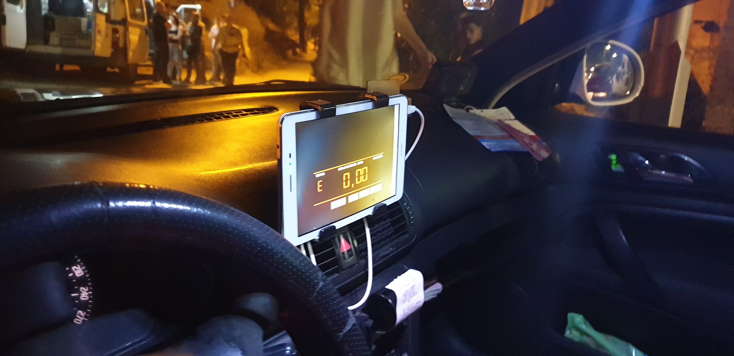 Συνελήφθη 36χρονος στα ΚΤΕΛ Κηφισού που οδηγούσε ταξί χωρίς δίπλωμα και χρέωνε παράνομα διπλή ταρίφα