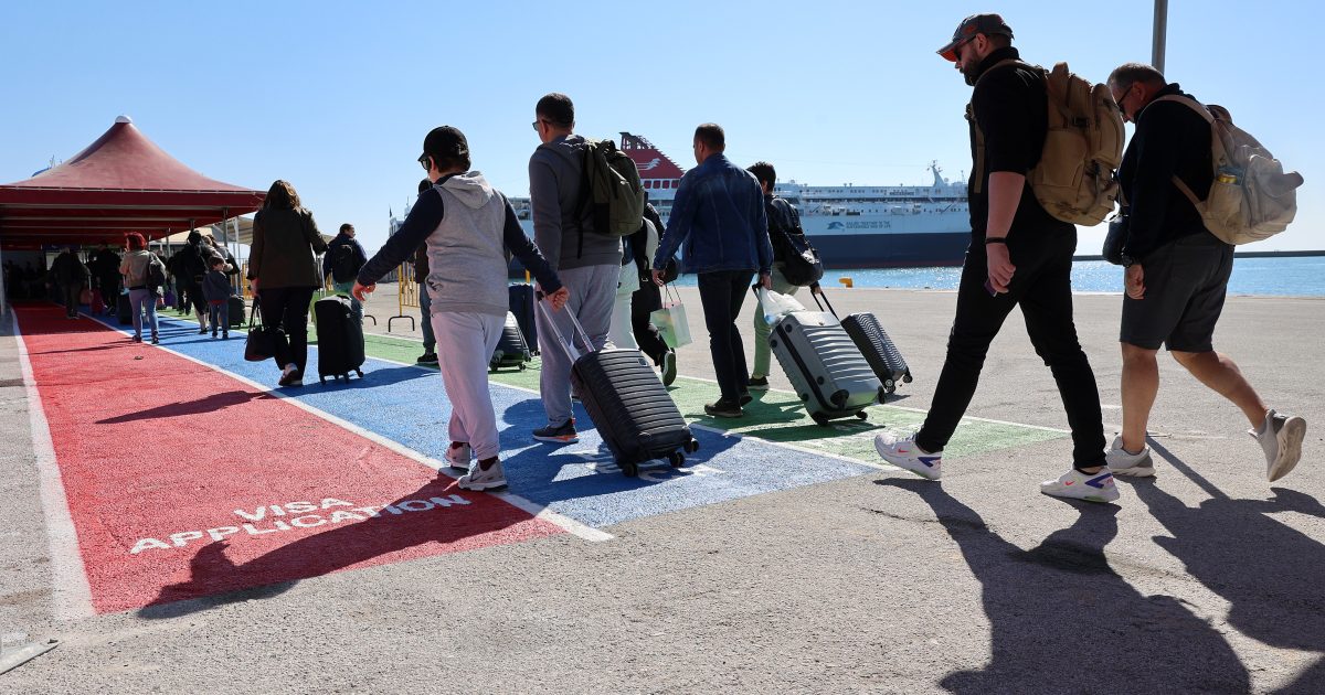 «Γιατί οι Τούρκοι συρρέουν στα ελληνικά νησιά»: Τουρκική εφημερίδα εξηγεί τους λόγους που οι γείτονες προτιμούν την Ελλάδα για διακοπές