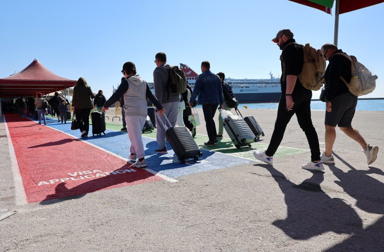 «Γιατί οι Τούρκοι συρρέουν στα ελληνικά νησιά»: Άρθρο τουρκικής εφημερίδας εξηγεί τους λόγους που οι γείτονες προτιμούν την Ελλάδα για διακοπές