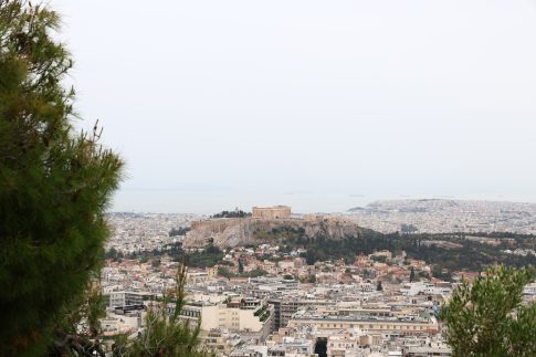 Βελτιωμένη η εικόνα της πυρκαγιάς στο Μαρκόπουλο Ωρωπού